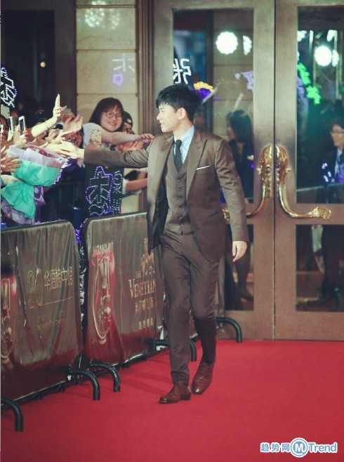 请把我的手机扔到张杰面前