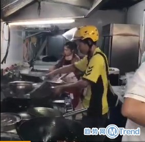 都是外卖小哥自己炒的